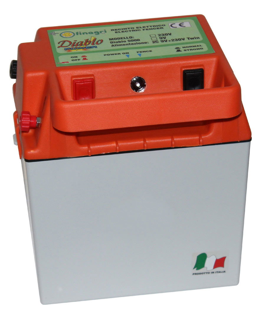 Elettrificatore Winner bivalente a batteria 9V o corrente per cavalli, cani e animali da reddito recinti fino 10km