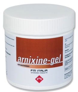 ARNIXINE GEL prodotto per uso esterno con Arnica, Iperico, Ruta, Malva e Mentolo ampiamente noti in letteratura scientifica per l'utilità nel mantenimento del normale stato fisiologico degli arti del cavallo sportivo 750 ml