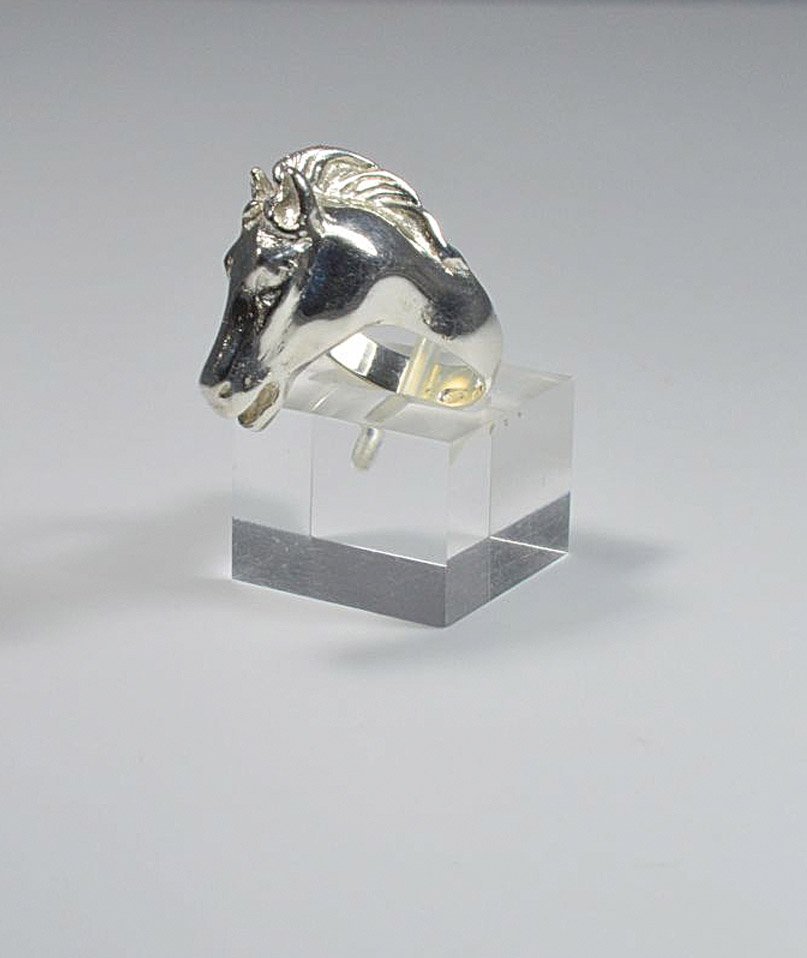 Anello testa di cavallo realizzato a mano in argento titolo 925