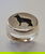 Anello Chevalier in argento 
con sagoma smaltata di cane razza Pastore tedesco in bassorilievo smaltato