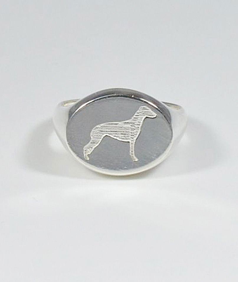 Anello Chevalier in argento 
con sagoma di cane razza Levriere Whippet in bassorilievo