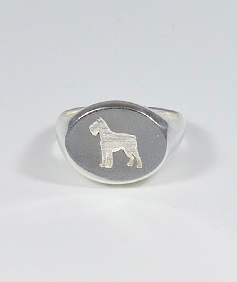 Anello Chevalier in argento 
con sagoma di cane razza Schnauzer in bassorilievo