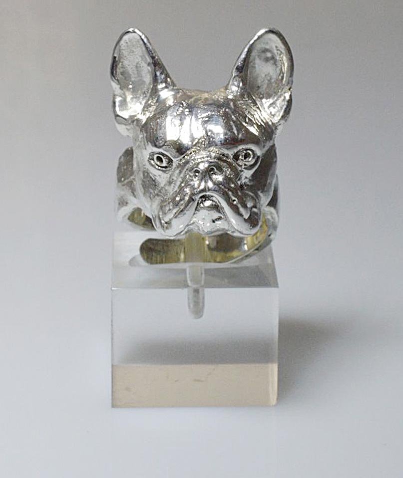 Anello in argento 
a forma di testa di Bulldog francese