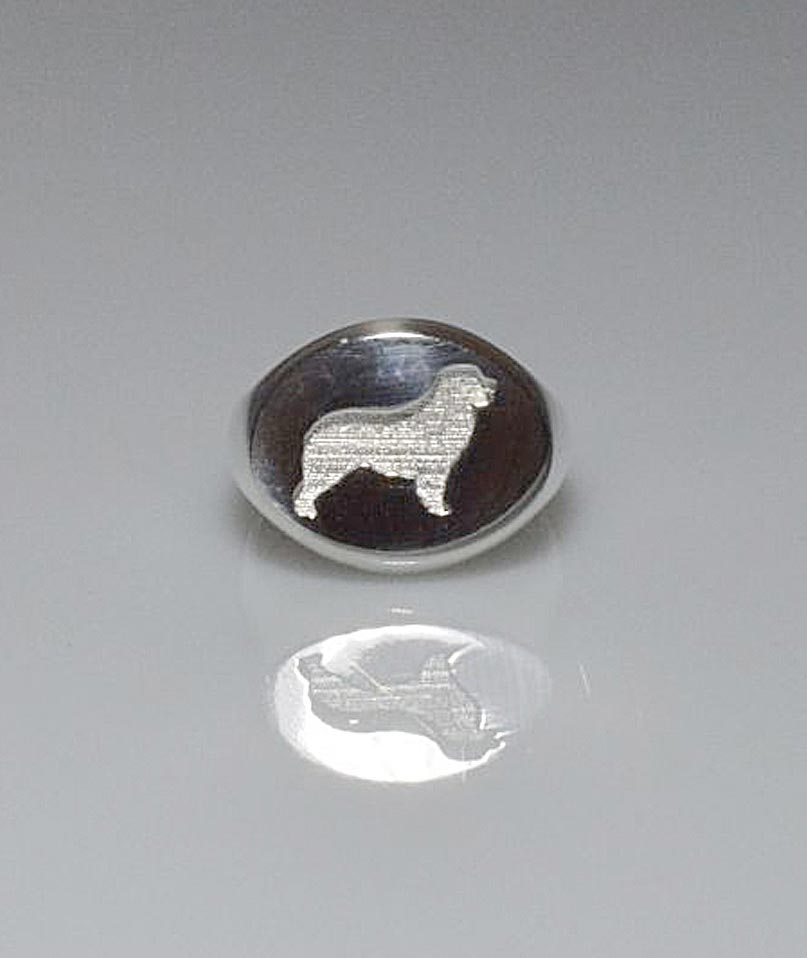 Anello Chevalier in argento 
con sagoma di cane razza Leonberger in bassorilievo