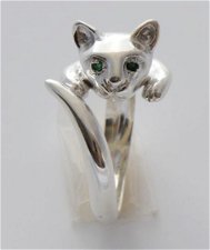 Anello gatto con smeraldi naturali incastonati negli occhi in argento 925