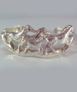 Bracciale rigido argento cavalli galoppo