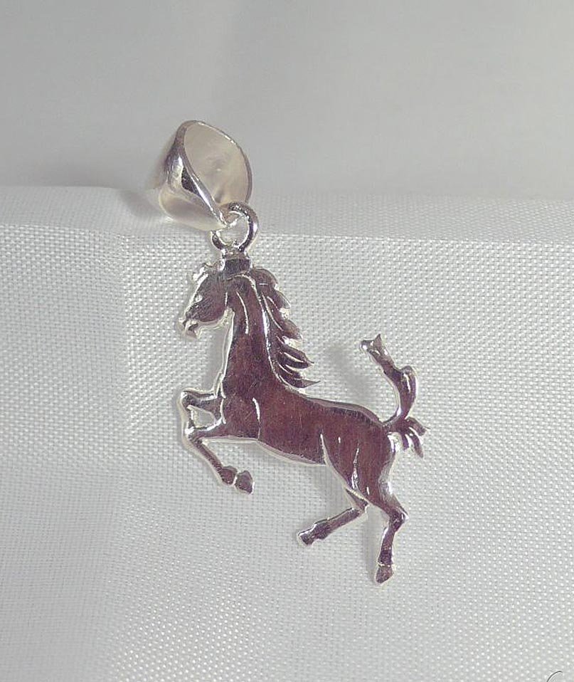 Collana con ciondolo in argento soggetto cavallino rampante con girocollo in omaggio