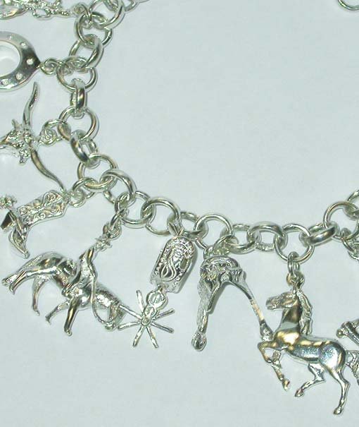 Bracciale in argento con pendenti soggetto equestre - foto 2