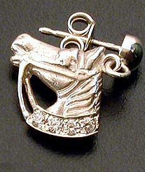 Orecchini in argento soggetto testa di cavallo e zirconi con chiusura a farfalla - foto 2