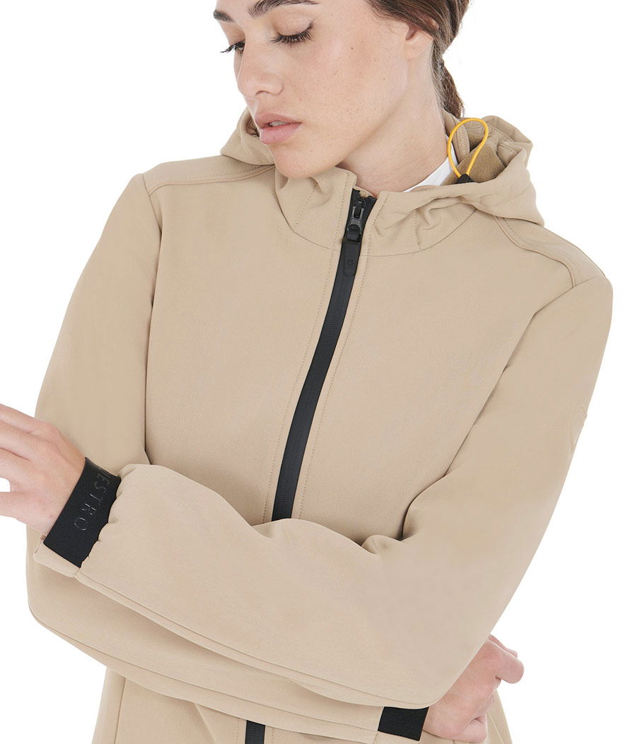 Giacca in softshell slim fit con tasche a scomparsa per donna - foto 4