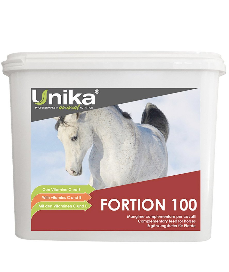 Fortion 100 mangime complementare per cavalli studiato per supportare il cavallo nella preparazione all’attività sportiva e per il successivo recupero 30 buste da 100 g cad.