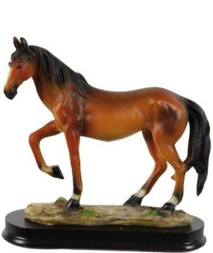 Statua cavallo modello Sauro realizzato in materiale sintetico